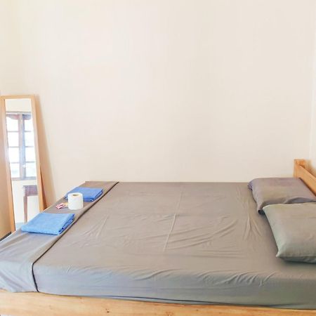 ジェームズ ホームステイ シキホール 部屋 写真